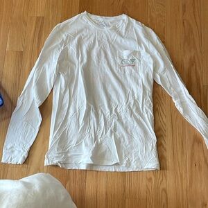 Vineyard Vines Christmas t shirt!